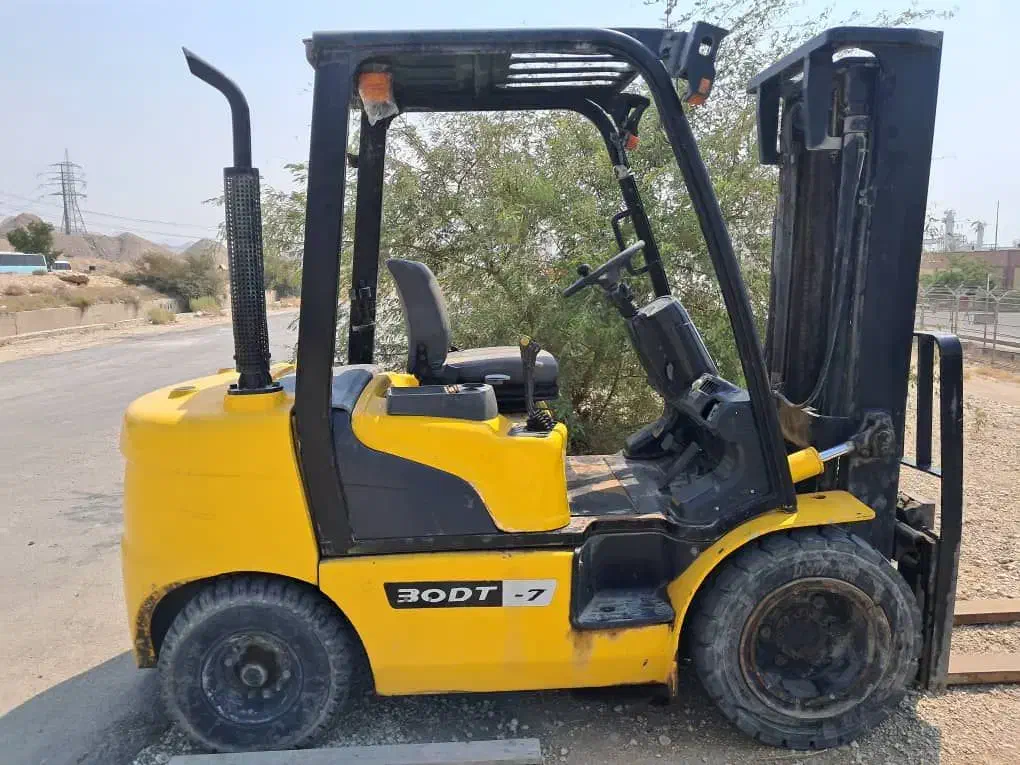 لیفتراک ۳ تن دیزلی هیوندای مدل ۲۰۱۶|خودرو سنگین|برازجان, |دیوار