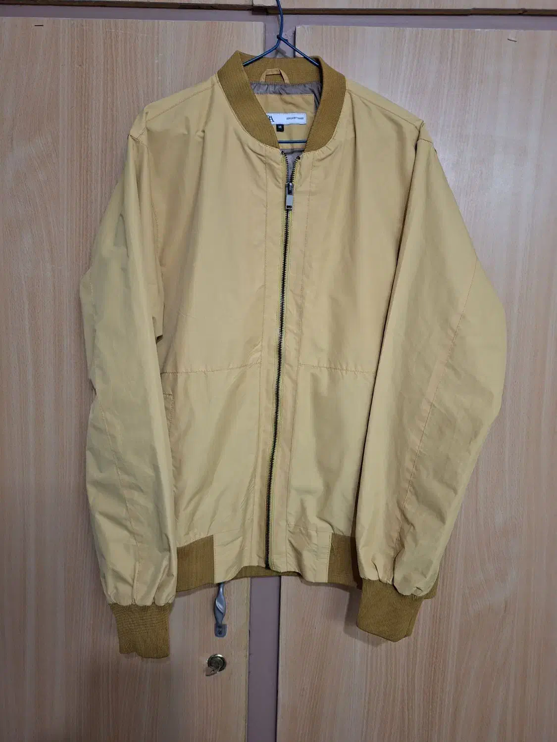 کت تک|لباس|بیرجند, |دیوار