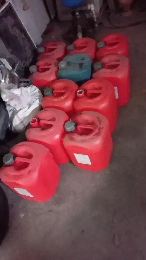 فروش دبه ۲۰ لیتری سالم|ظروف نگهدارنده، پلاستیکی، یک‌بارمصرف|رودبنه, |دیوار