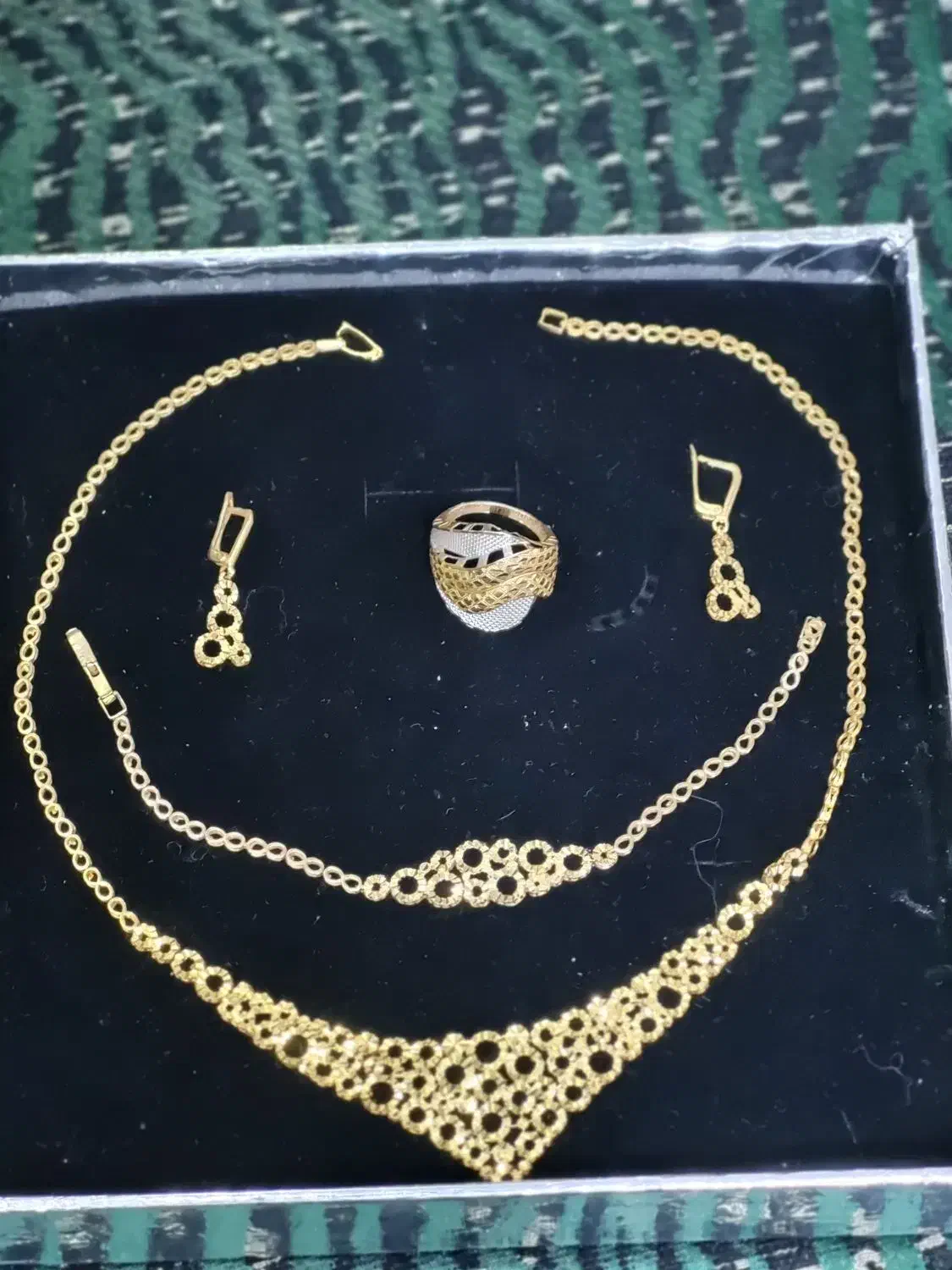 طلای کارکرده در حد نو  فقط ۲ درصد بالای تابلو|جواهرات|تهران, خزانه|دیوار