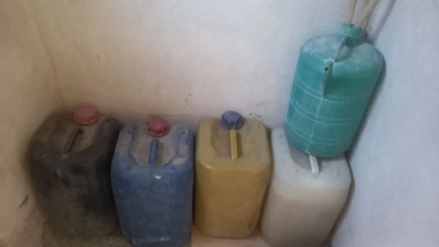 ۴ تا گالن اساب بازی خارجی وپیت باتلمبه فقط ۲۰۰هزار|اسباببازی|زاهدان, |دیوار