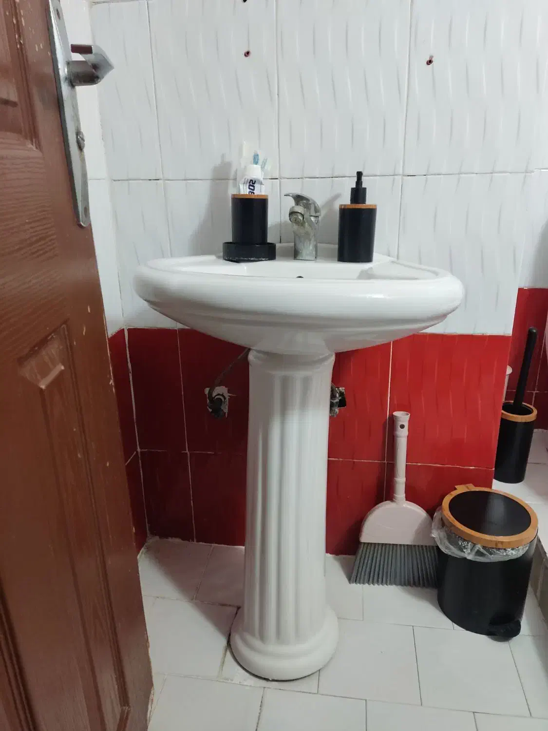 روشویی سرامیکی ایستاده|لوازم سرویس بهداشتی|قائم‌شهر, |دیوار