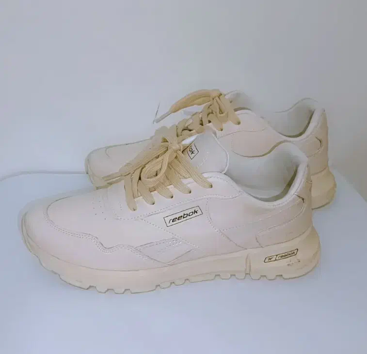 کفش اسپرت|کیف، کفش، کمربند|یاسوج, |دیوار