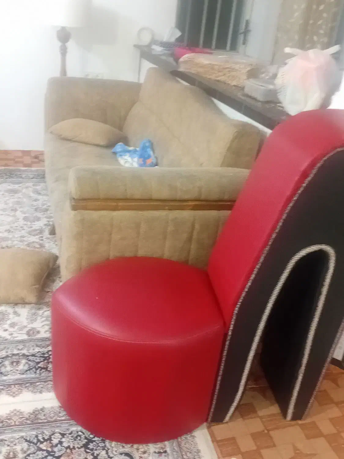 دو عدد مبل قرمز تازه|مبلمان خانگی و میز عسلی|ارومیه, |دیوار
