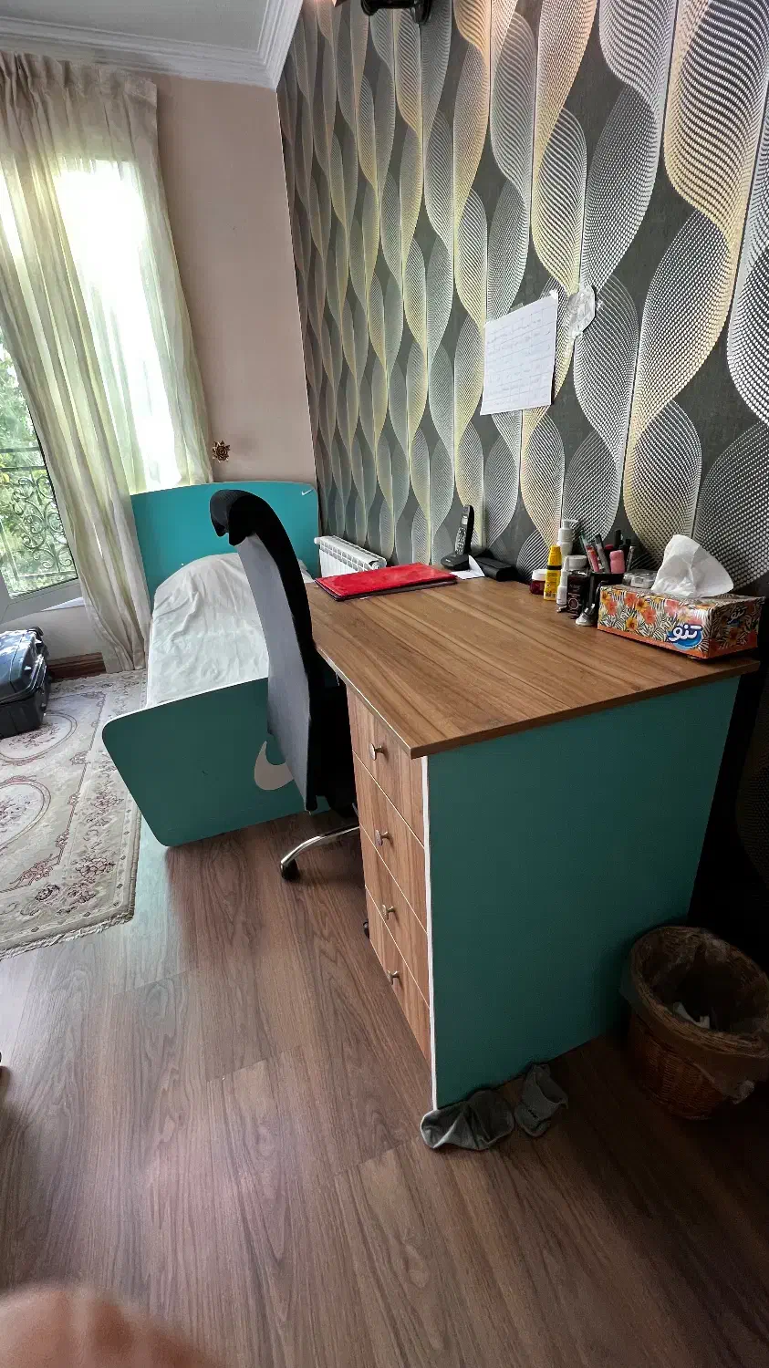 تخت خواب نوجوان و خوشخواب و میز تحریر|تخت و سرویس خواب|تهران, قلهک|دیوار