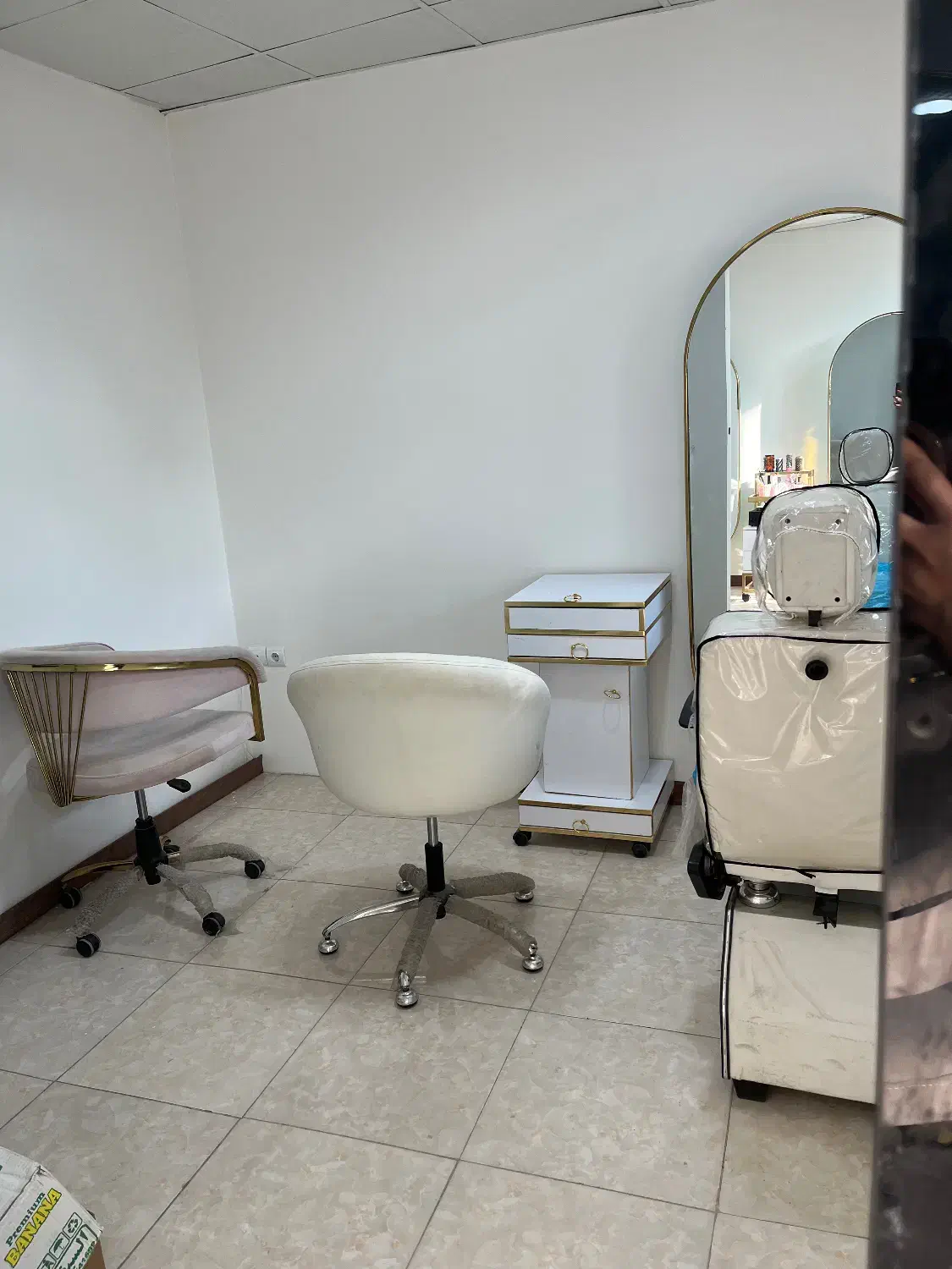 اجاره اتاق ۱۲متری واستخدام مژه کار وناخنکارحرفه ای|استخدام درمانی، زیبایی، بهداشتی|شهریار, شهریار|دیوار