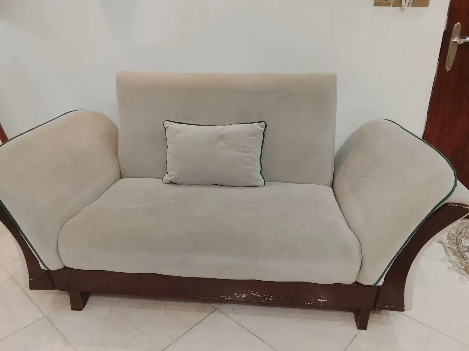 مبل هفت نفره کاملا سالم|مبلمان خانگی و میز عسلی|صومعه‌سرا, |دیوار