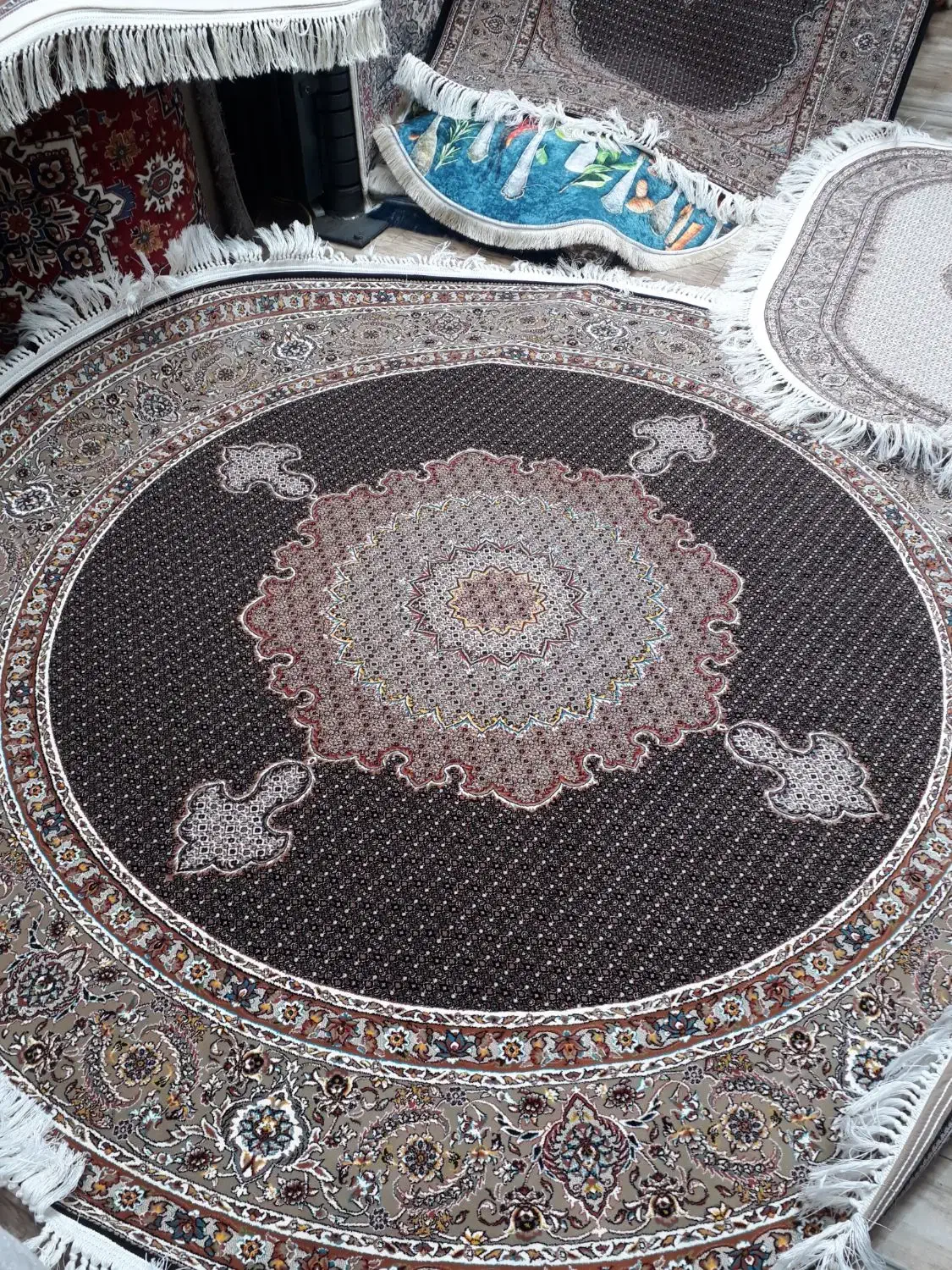 فرش آشپزخانه فرش ماهی دایره عرض ۲متر ۱۰۰۰شانه نخ|فرش|تبریز, |دیوار