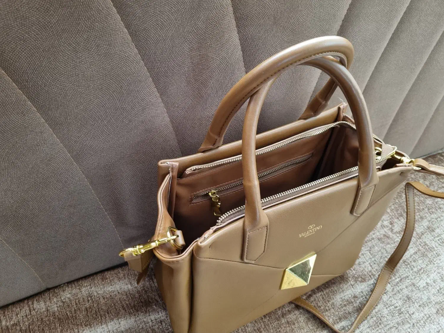 کیف چرم|کیف، کفش، کمربند|بندر انزلی, ساحل قو|دیوار