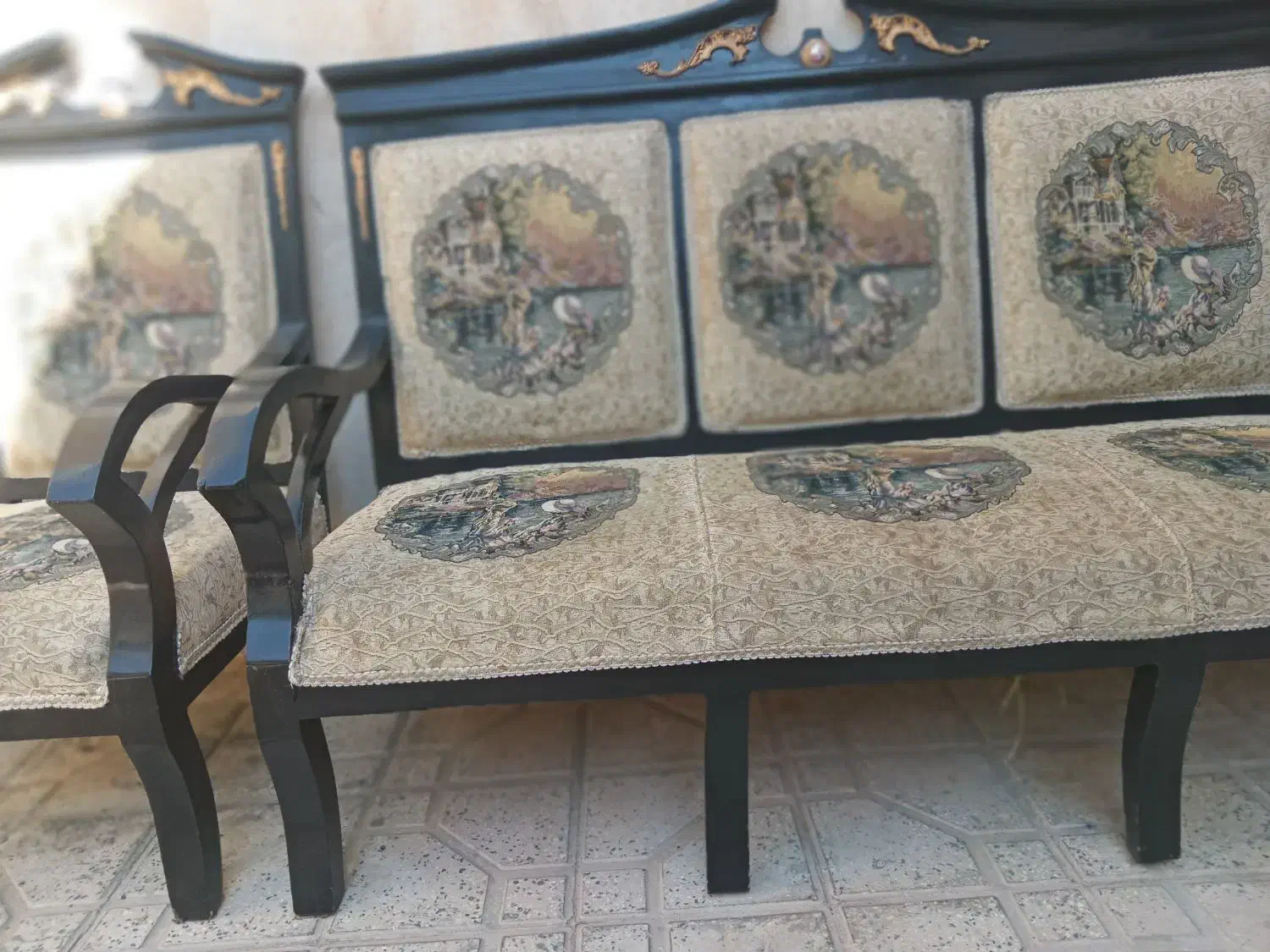 مبل سلطنتی کلاسیک ۷ نفره|مبلمان خانگی و میز عسلی|ایوان, |دیوار