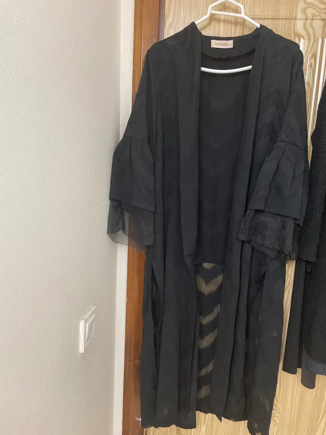 انواع مانتو زنانه سالم و تمیز  ۲۰۰ تومان مقطوع|لباس|کیش, |دیوار