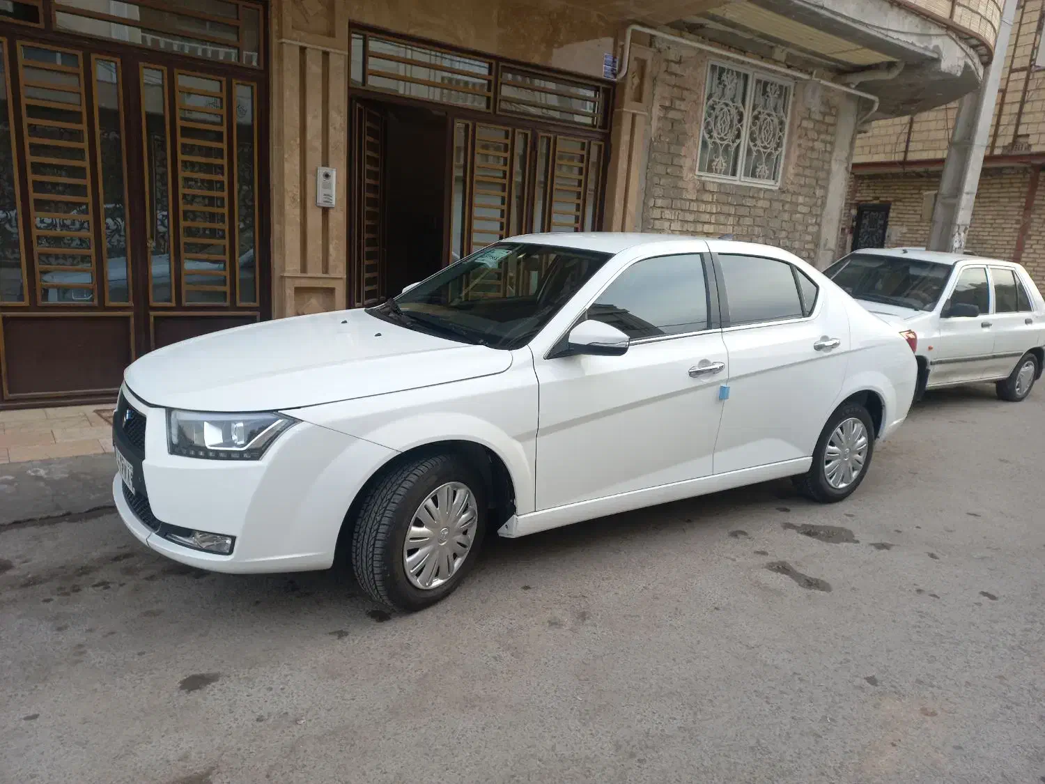 دنا پلاس ۵دنده|خودرو سواری و وانت|قم, چهل درخت‎|دیوار