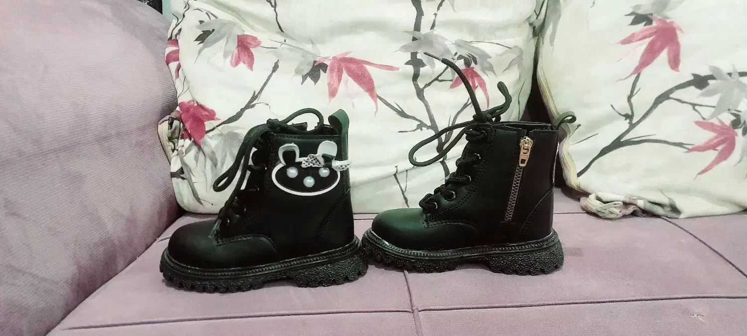 کفش|کیف، کفش، کمربند|القجر, |دیوار