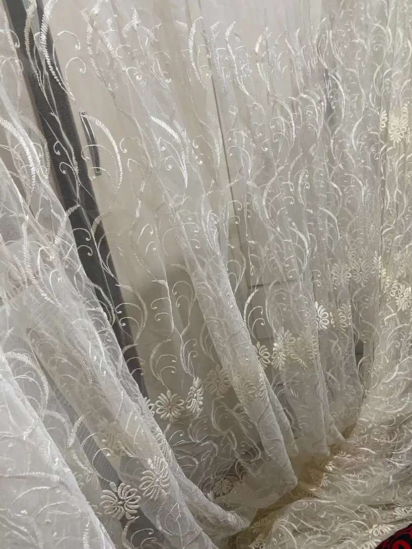 پرده عرض چهارونیم طول خیلی بلند با کناری قهوه ای|پرده، رانر، رومیزی|رشت, معلم|دیوار