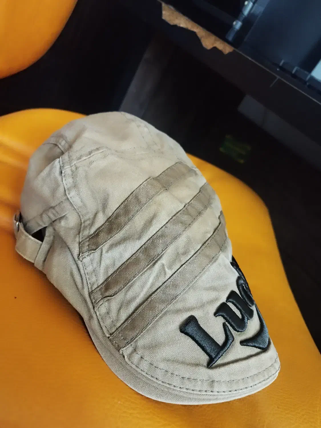 کلاه تابستانی|لباس|رشت, فلسطین|دیوار