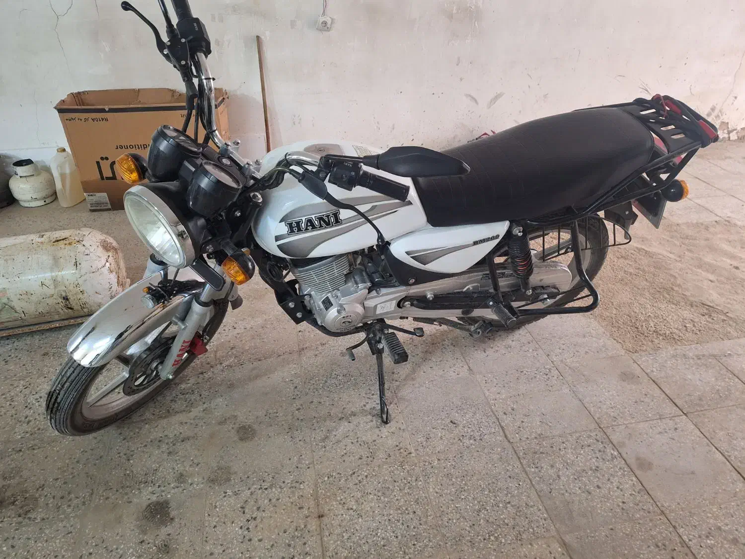 هانی باکسر|موتورسیکلت|بروجرد, |دیوار