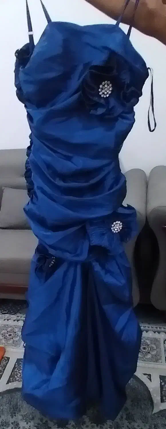 لباس مجلسی|لباس|قائن, |دیوار