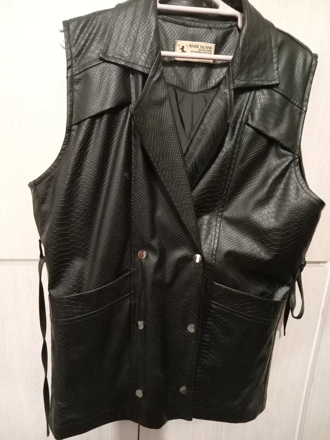 پافرچرم|لباس|شوشتر, |دیوار