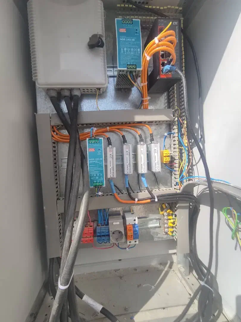 سیم کشی و برقکاری ساختمان|خدمات پیشه و مهارت|صدرا-فارس, فاز ۱|دیوار