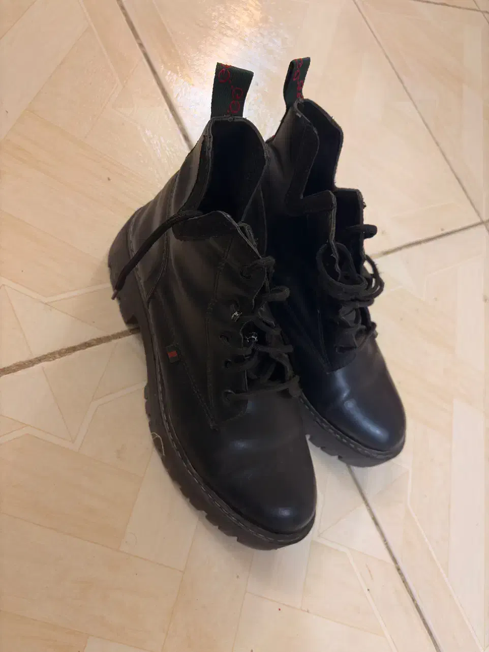 کفش|کیف، کفش، کمربند|گرگان, |دیوار