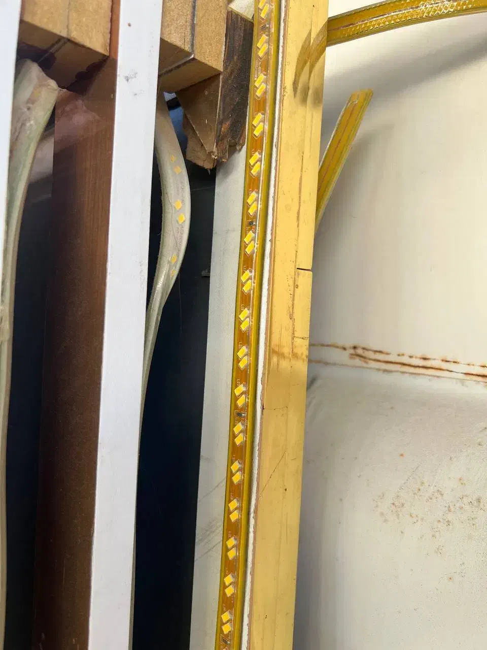 آیینه|آینه|ایوانکی, |دیوار