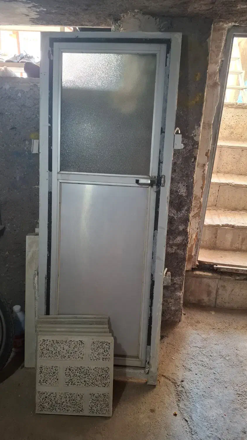 درب آلومینیومی|مصالح و تجهیزات ساختمان|آبیک, |دیوار