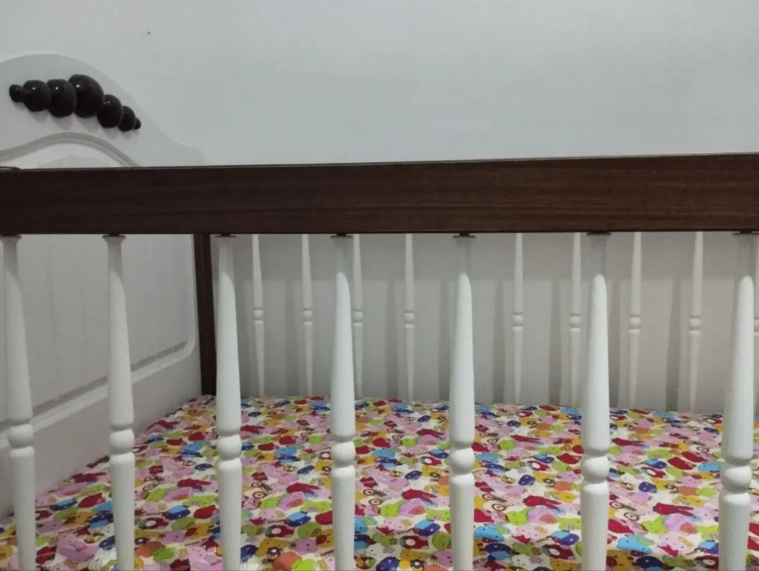 تخت کودک همراه با تشک|اسباب و اثاث بچه|کوچصفهان, |دیوار