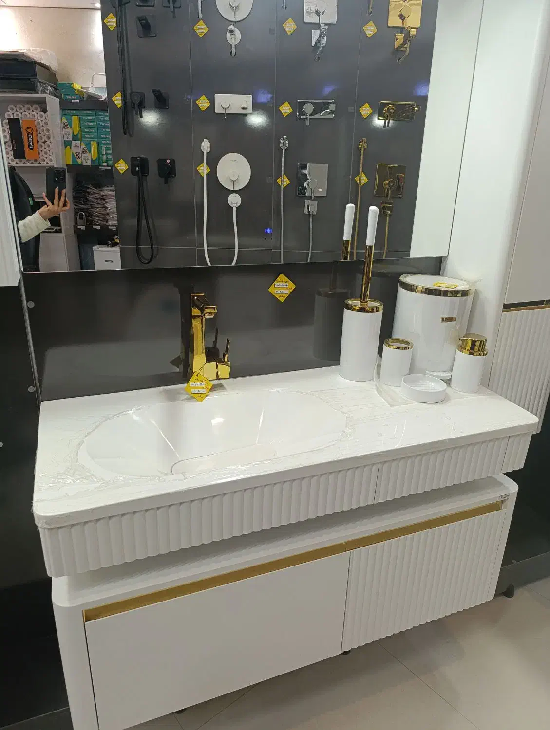 پخش کلیه لوازم چینی بهداشتی ساختمان و شیرآلات|لوازم سرویس بهداشتی|کرمان, |دیوار