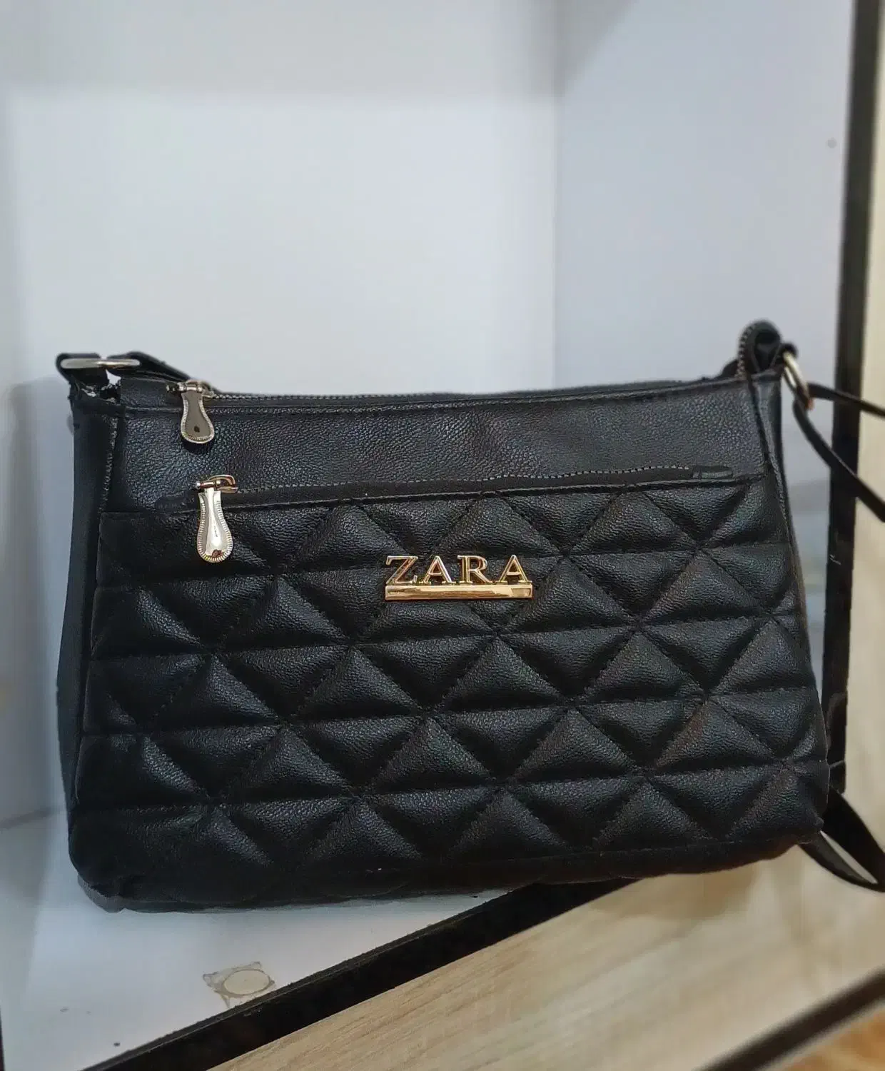 تعدادی کیف زنانه|کیف، کفش، کمربند|بروجرد, |دیوار