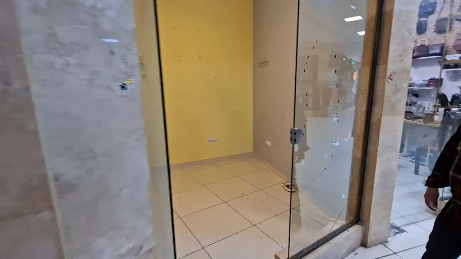 مغازه در طبقه اول پاساژ آریس جنب آسانسور|اجارهٔ مغازه و غرفه|مشگین شهر, |دیوار