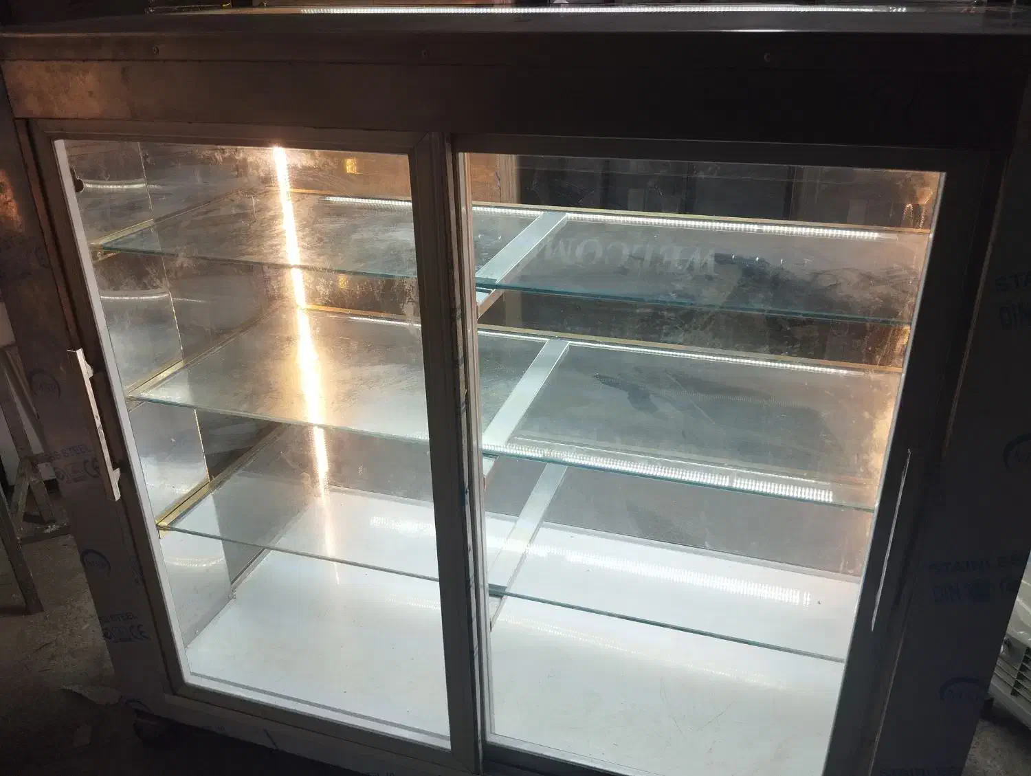 ویترین خشک 130سانت|فروشگاه و مغازه|اراک, |دیوار