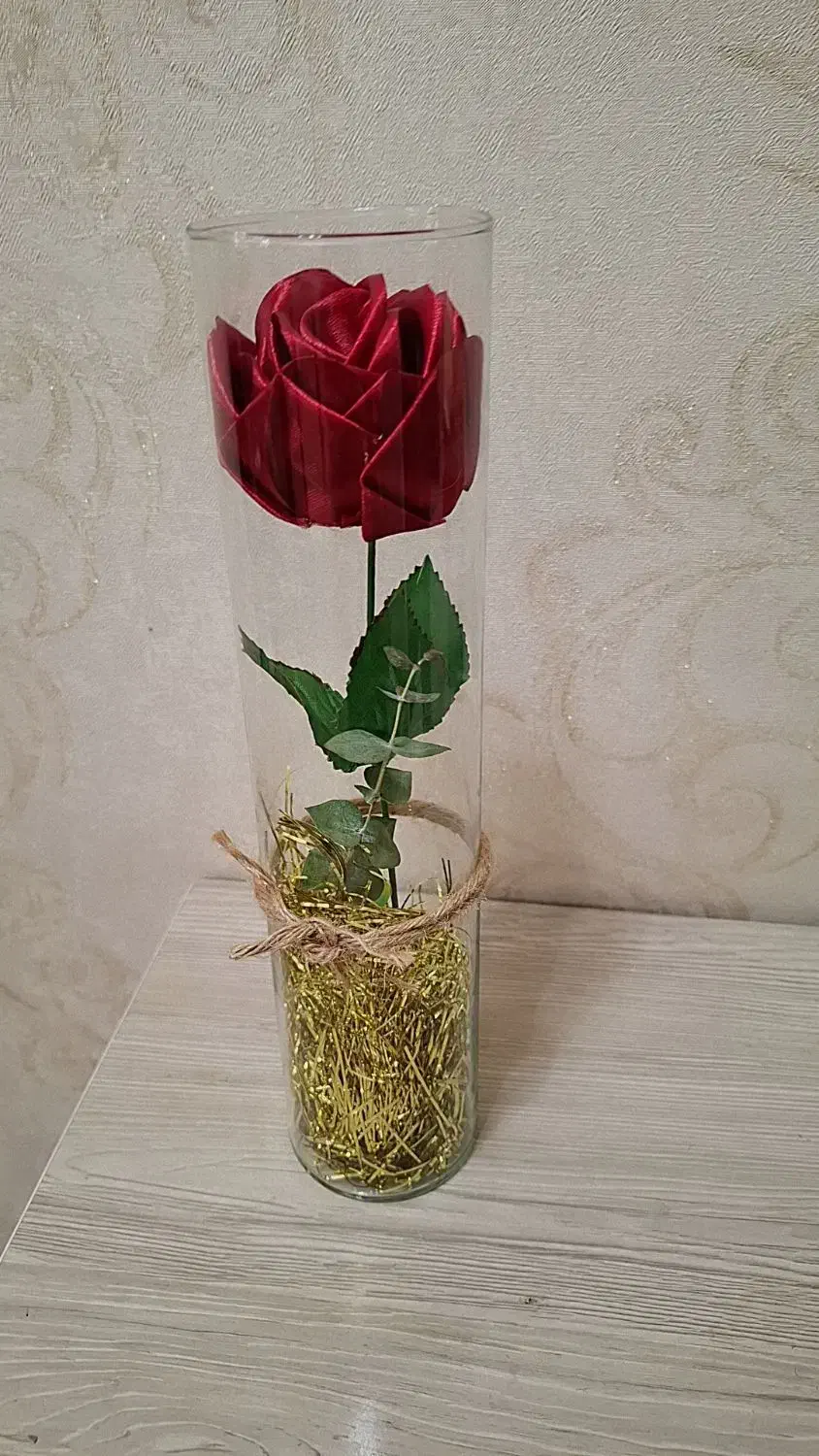 باکس شیشه ای گل روبانی تک شاخه مناسب روز مادر.|گل مصنوعی|تبریز, |دیوار