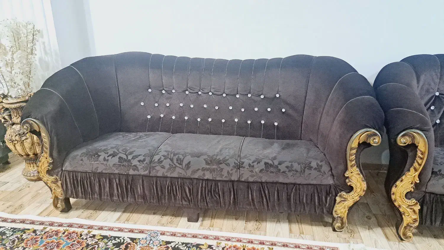 یک دست مبل در حدنو|مبلمان خانگی و میز عسلی|تولم شهر, |دیوار