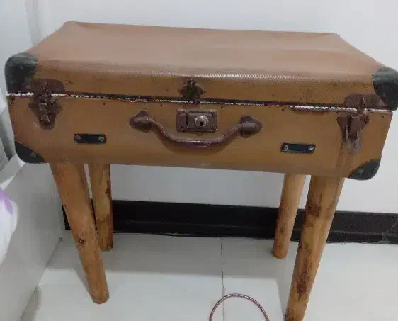 چمدان قدیمی|کلکسیون اشیاء عتیقه|کهریزک, |دیوار