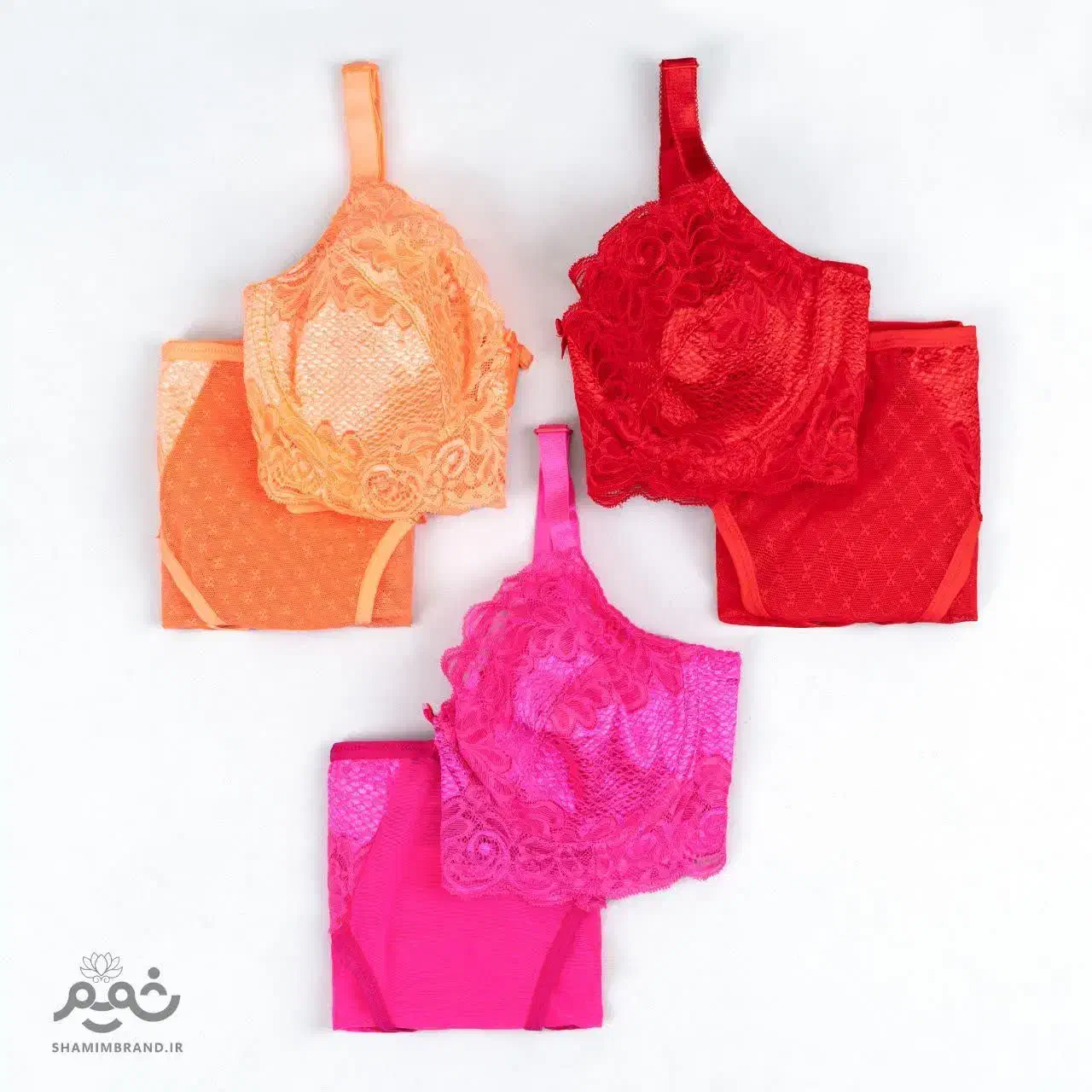 لباس بانوان|لباس|باغ ملک, |دیوار