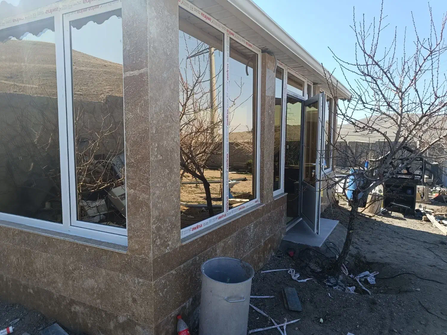 گروه صنعتی آدلی تولید کننده درب و پنجره upvcو شیشه|خدمات پیشه و مهارت|تبریز, |دیوار