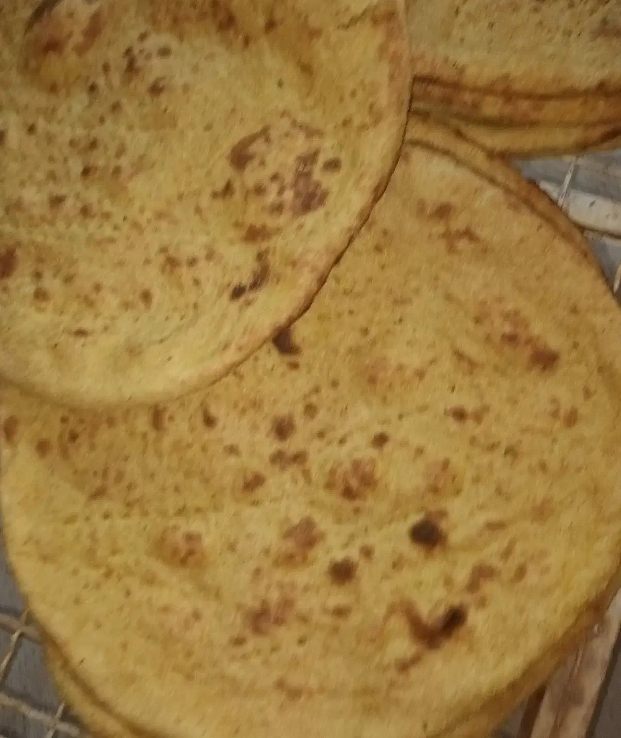 نون تنوری خونگی تخمه زده و ساده فقط برا مغازه دارا|خوردنی و آشامیدنی|رفسنجان, |دیوار