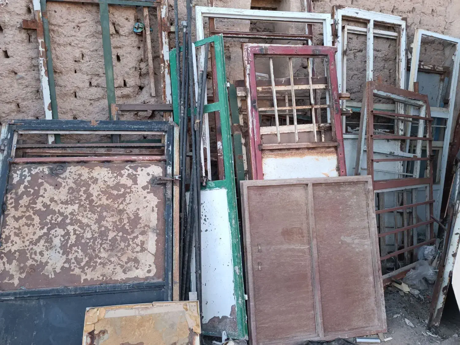 خریدار عمده بار کارتن و لاک و ضایعات پلاستیک|عمدهفروشی|بیرجند, |دیوار