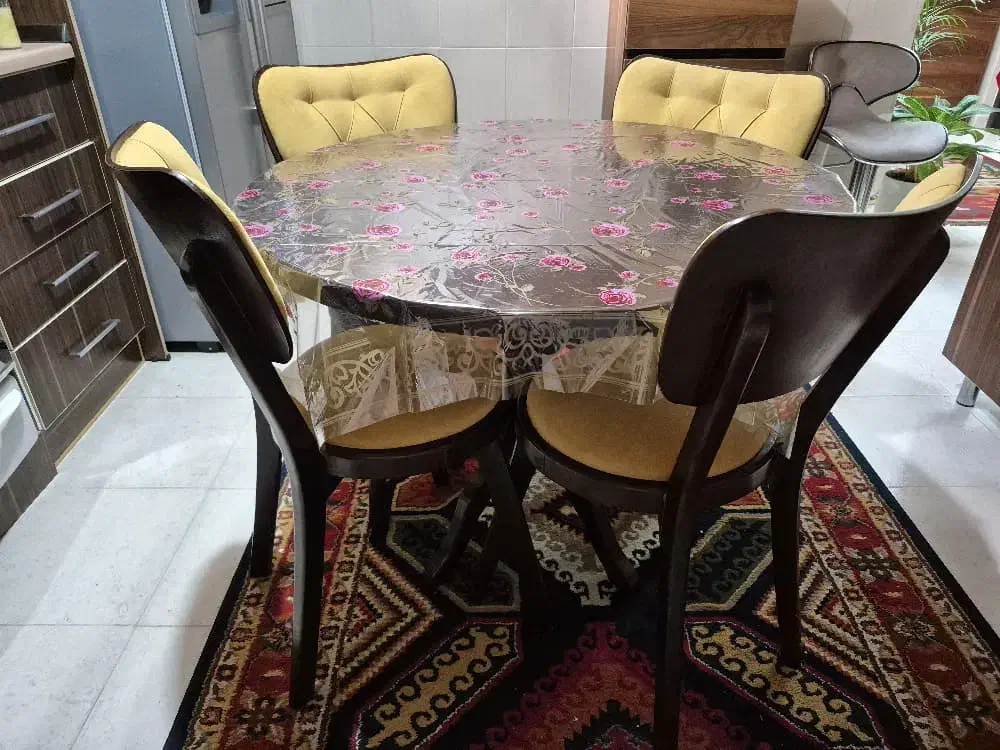 میز ناهار خوری ۴ نفر تمیز|میز و صندلی غذاخوری|شاهینشهر, دهخدا|دیوار