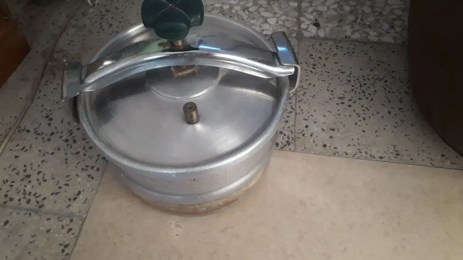 آرام‌پزحاتم|ظروف پخت‌وپز|اسلام‌‌آباد غرب, |دیوار