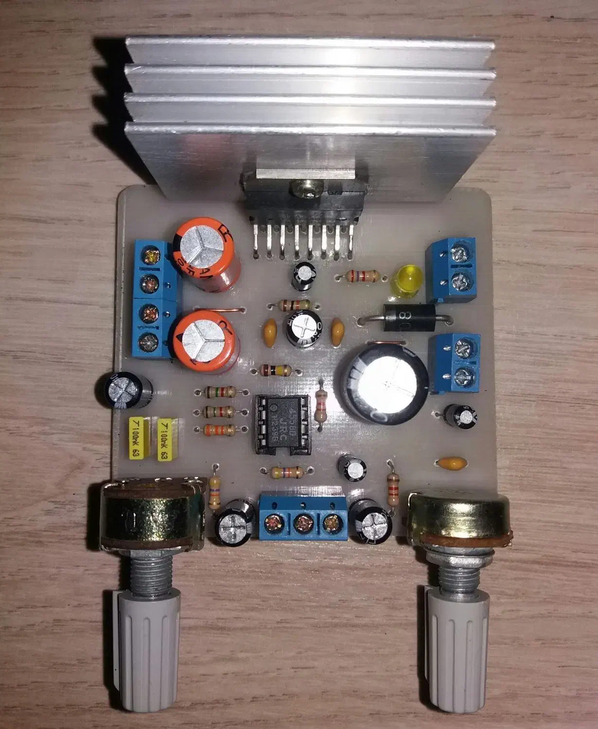 ساخت و تعمیر سیستم صوتی خونگی و اسپیکر شارژی وبرقی|خدمات پیشه و مهارت|خوی, |دیوار