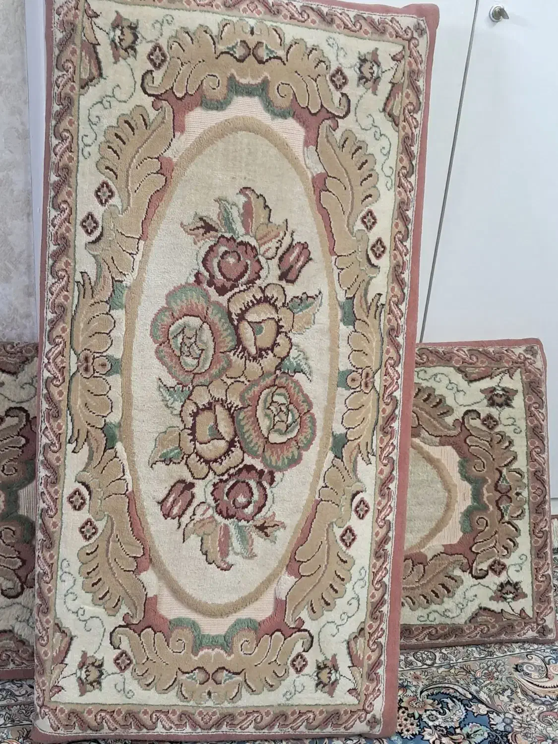 سه عدد پشتی ماشینی مطابق تصویر|پشتی|کرج, برغان|دیوار