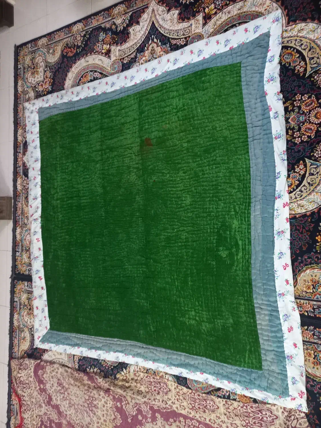 لحاف مخمل قدیمی سالم|رختخواب، بالش، پتو|کاشان, امیرکبیر|دیوار