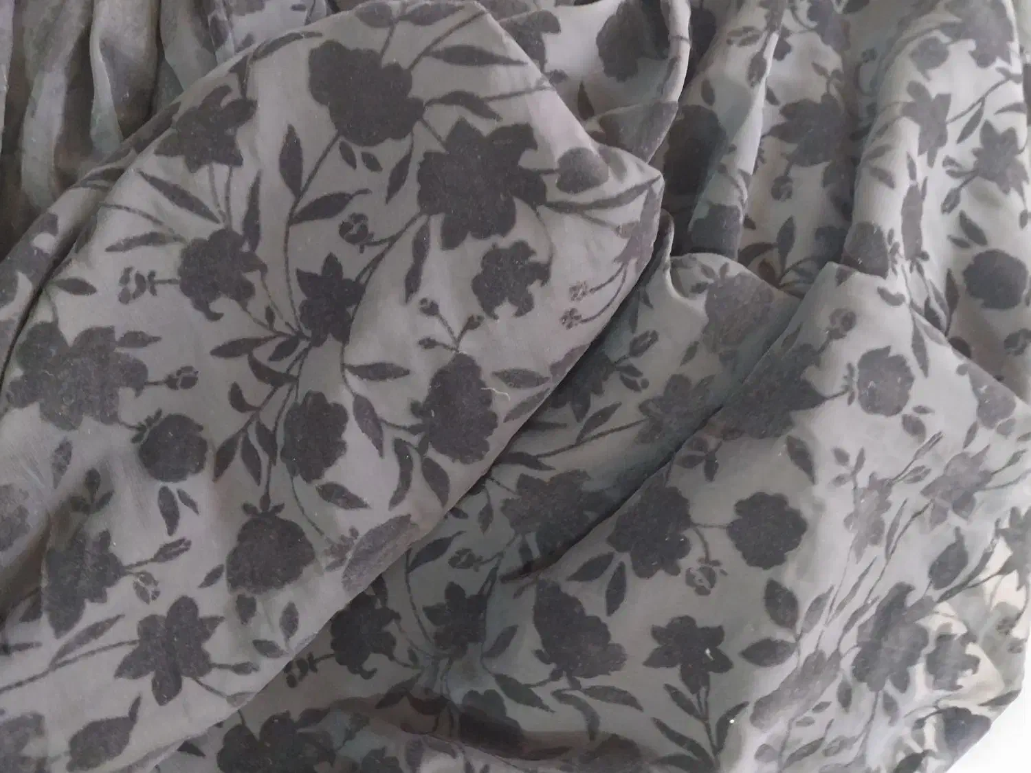 پارچه مجلسی مشکی|لباس|رشت, کوی یخ|دیوار