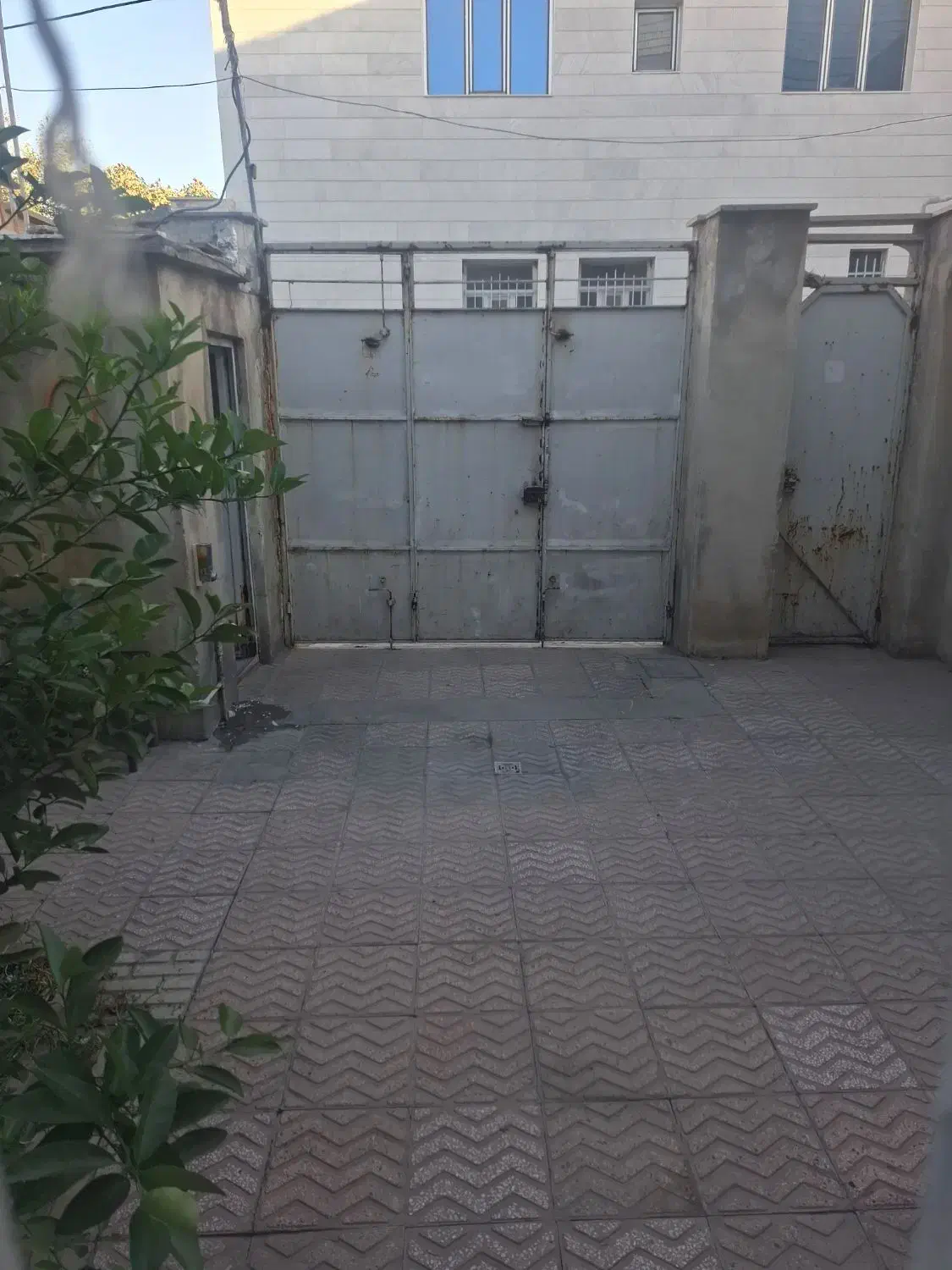 سویت خالیه بزنگ تاصبح جوابگوم همکف ماشینرو|اجارهٔ کوتاه‌مدت آپارتمان و سوئیت|کرمانشاه, |دیوار