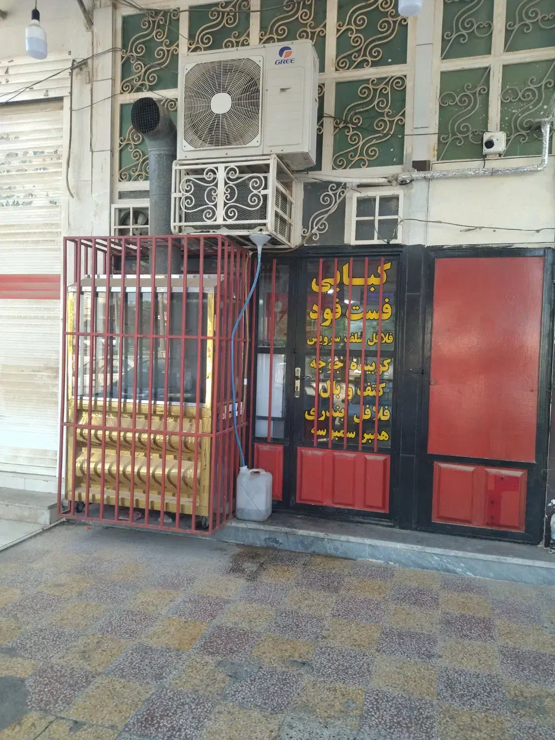 واگذاری مغازه فست فودی با وسایل کامل|اجارهٔ مغازه و غرفه|هندیجان, |دیوار