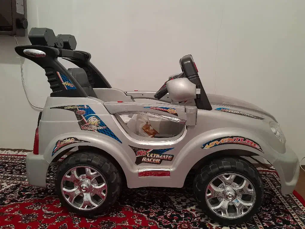 یک عدد ماشین شارژی  دو متوره شاسی بلند|اسباب‌‌بازی|کرمانشاه, |دیوار