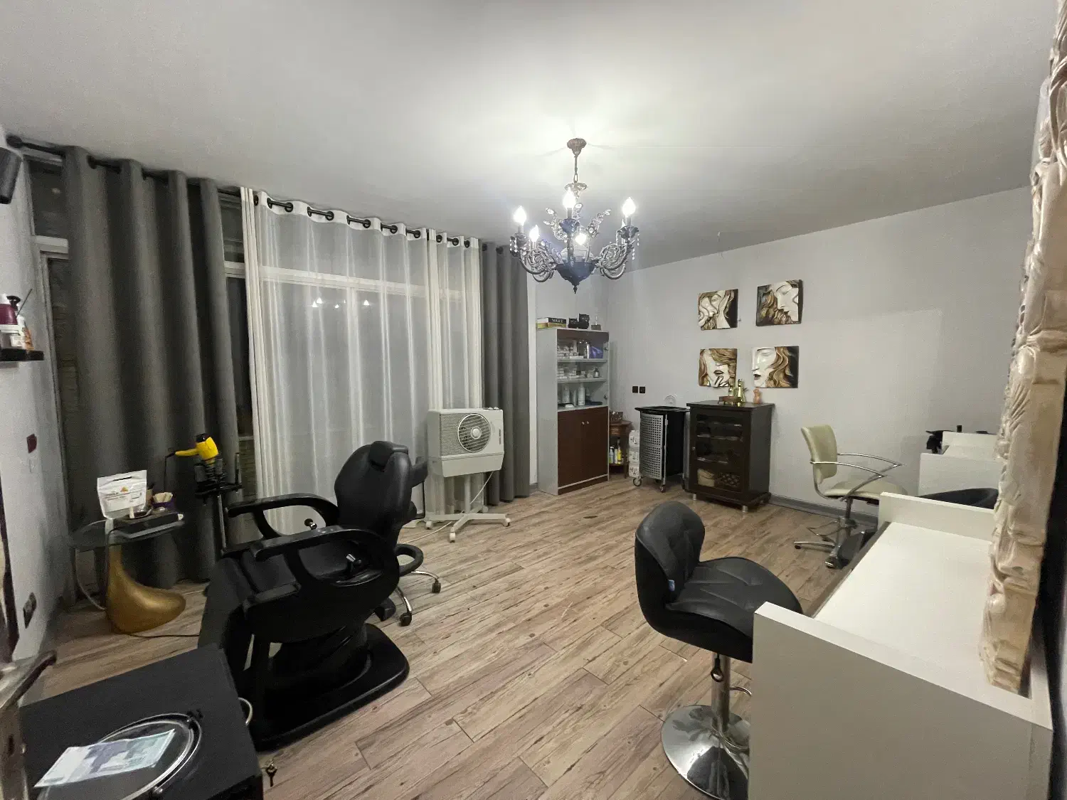 اجاره صندلی در سالن زیبایی محدوده خیابان میر|اجارهٔ دفتر کار، اتاق اداری، مطب|اصفهان, باغ نگاره|دیوار