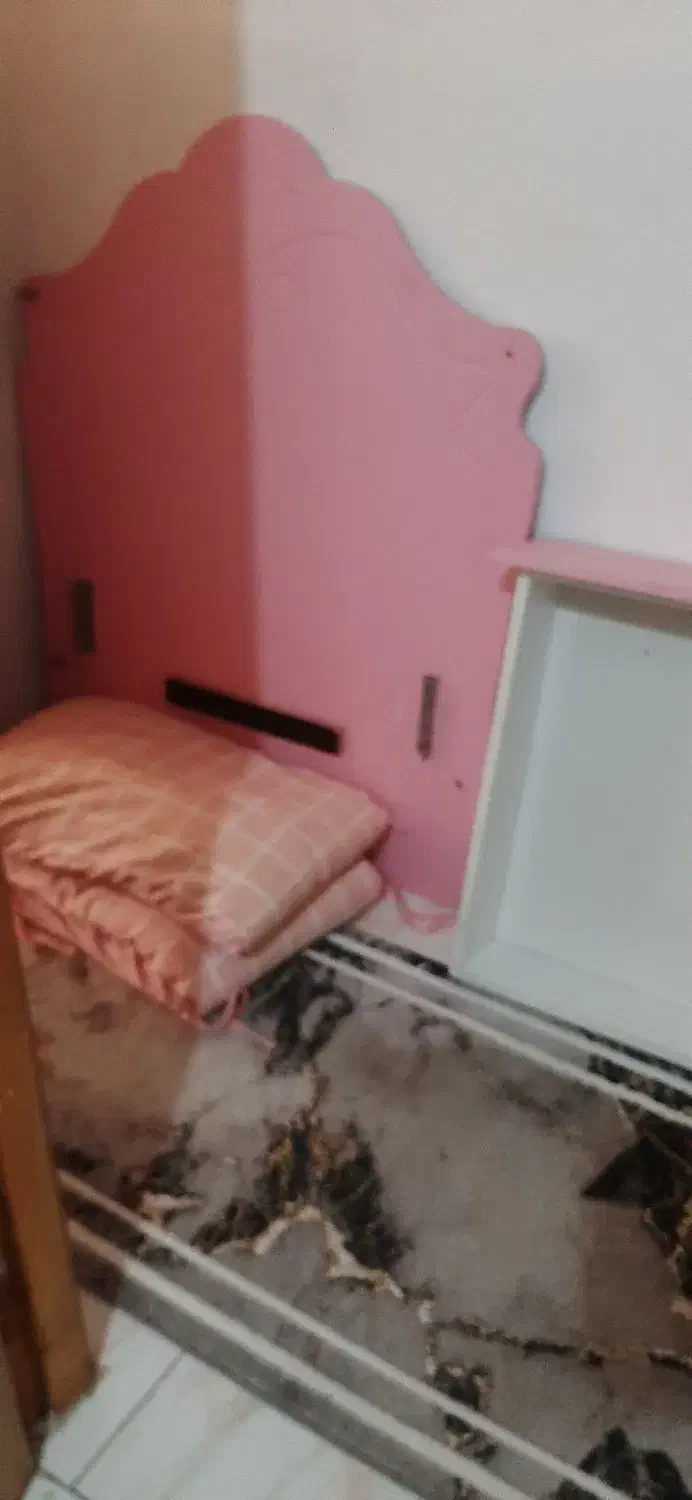 یک عدد تخت کودک تمیز در حد نو|تخت و سرویس خواب|کیلان, |دیوار