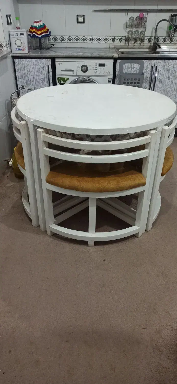 میز ناهارخوری کم جا. گلدان و میز تلفن لوستر|میز و صندلی غذاخوری|میبد, |دیوار